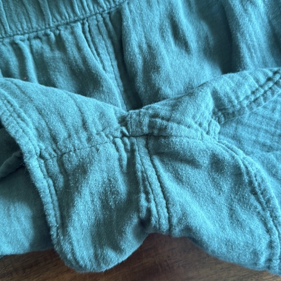 Universal Thread Sage Green cotton textured Shorts medium - Picture 5 of 6